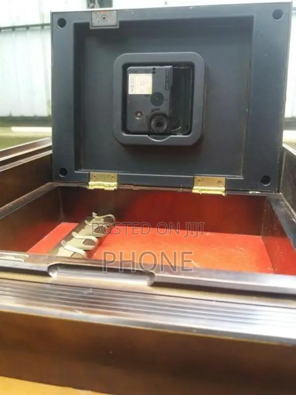 Key Box with Clock