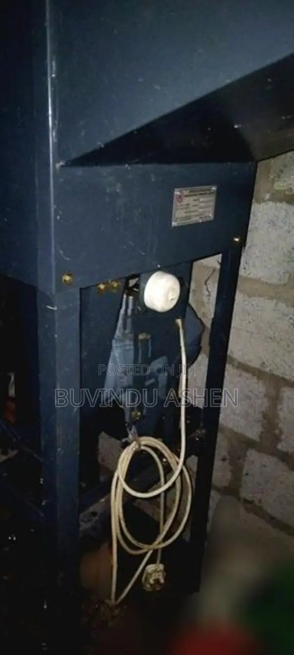 Cashew Cutting Machine