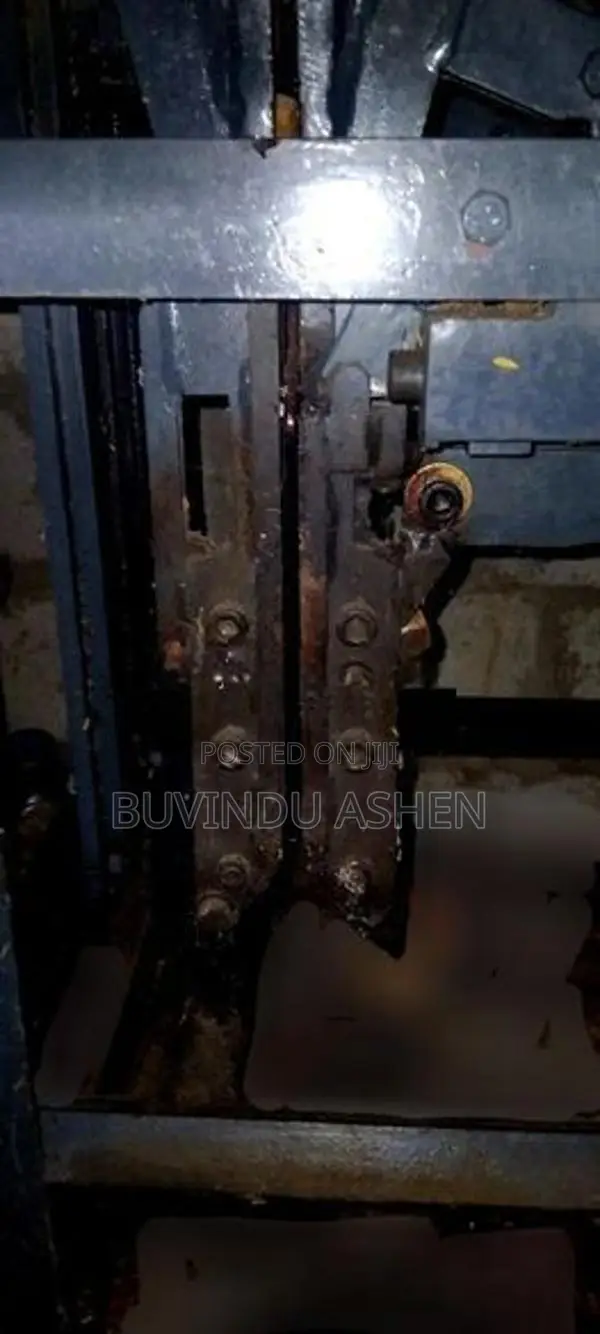 Cashew Cutting Machine