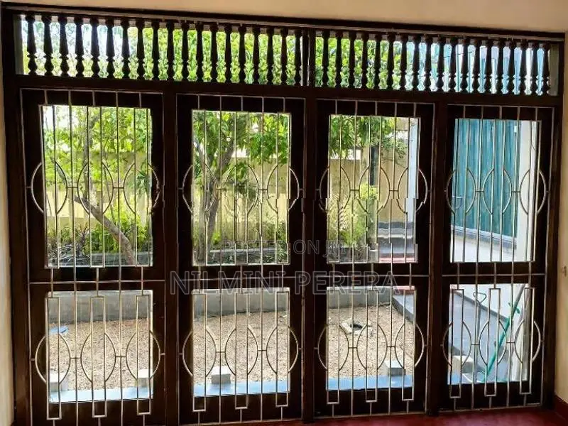 කොස් ලී ජනේල සෙටි එකම