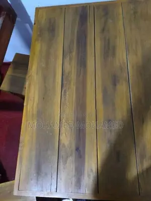 Dain in Table and Chairs