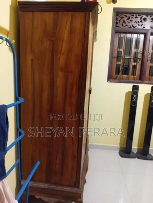 කොස් අලමාරිය