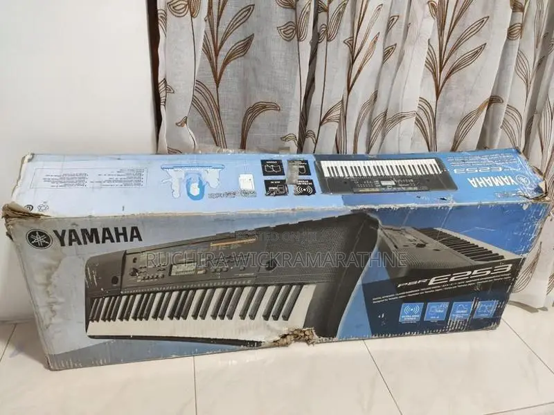 Yamaha PSR - E253 Organ
