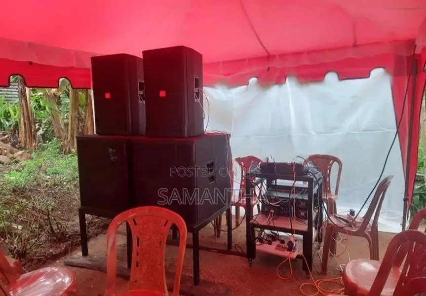 Soundcraft Mixer with Speakers