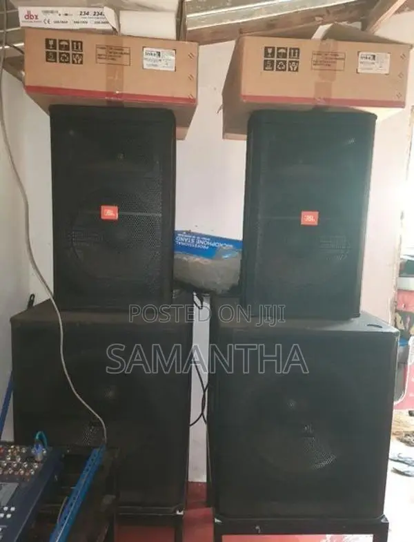 Soundcraft Mixer with Speakers