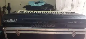 Yamaha PSR S750 Keyboard