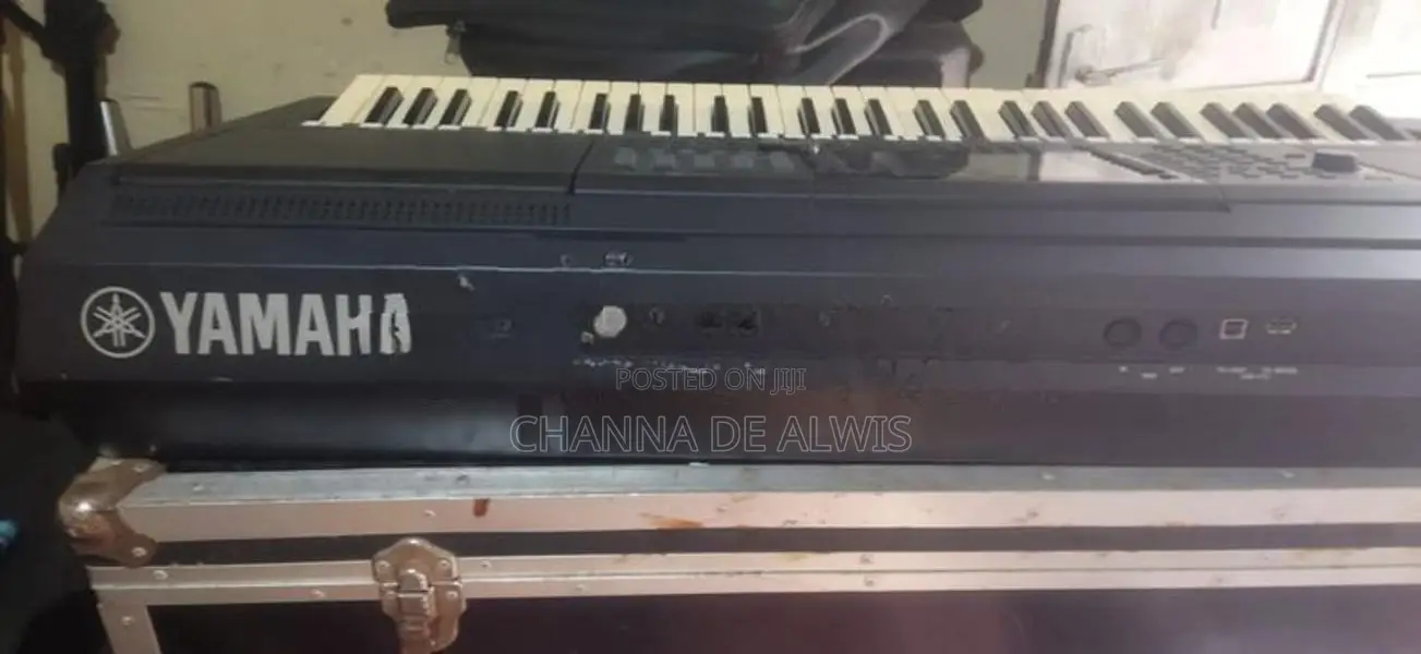 Yamaha PSR S750 Keyboard
