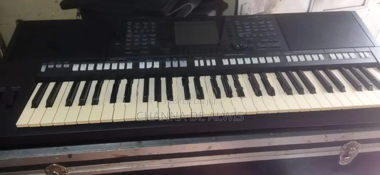 Yamaha PSR S750 Keyboard