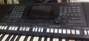 Yamaha PSR S750 Keyboard