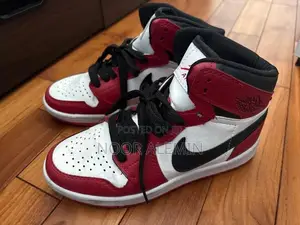 Air Jordan 1 Mid Chicago Red
