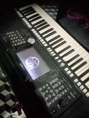 Yamaha PSR S975