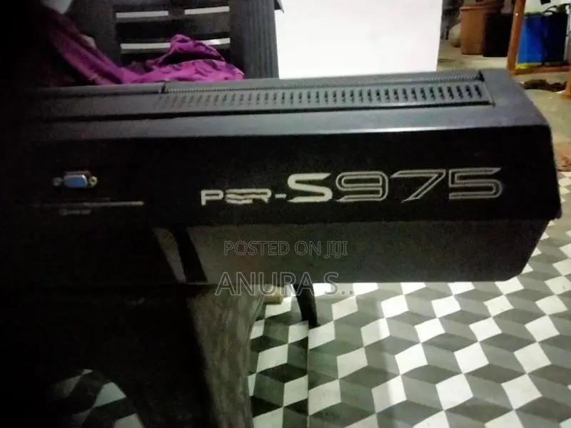 Yamaha PSR S975