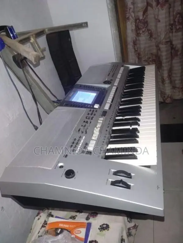 PSR S700