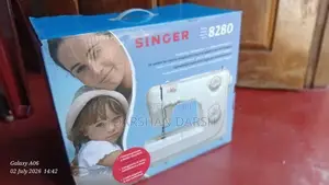Singer Sewing Machine 8280