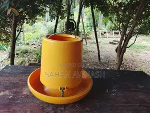 කුකුළු කෑම භාජන