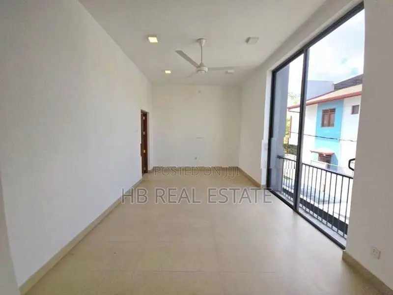Architect Designed Brand New Luxury House Kesbewa
