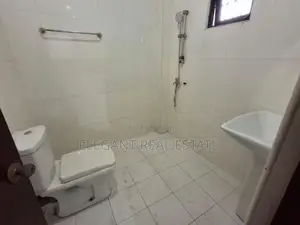 05 Bedroom Unfurnished 03 Storied House for Sale in Colombo 5 (A1780)