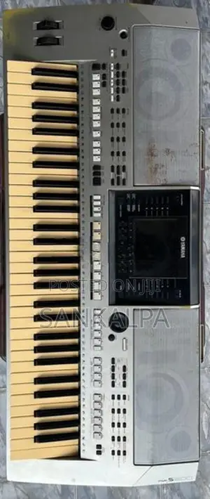 Yamaha PSR S900