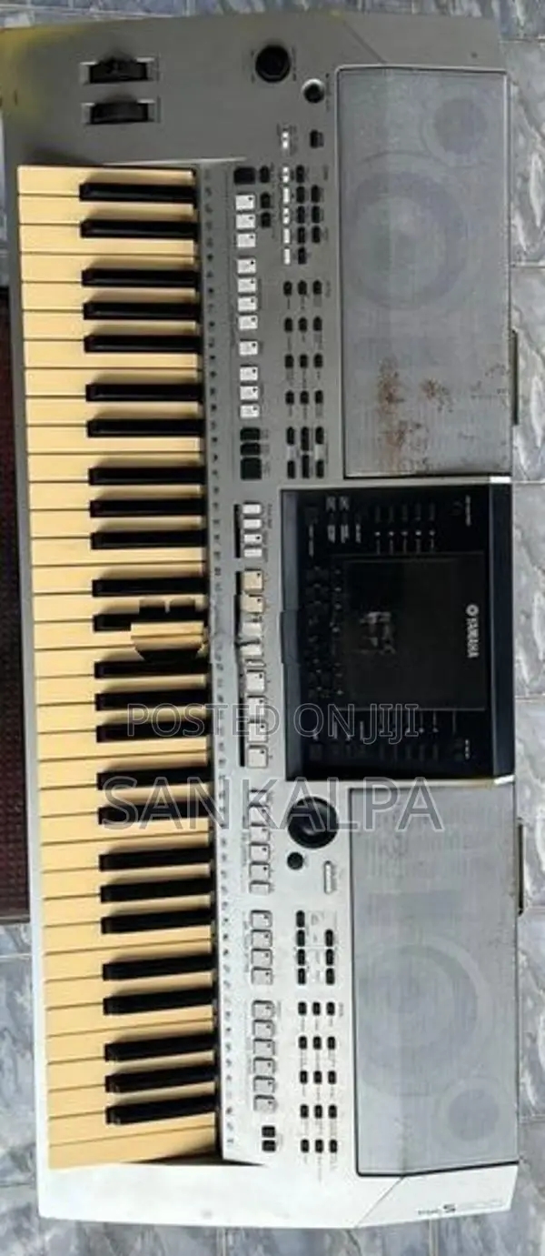 Yamaha PSR S900