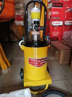 Picasso RH-1121 High-Pressure Pneumatic Grease Injector – HERMAN PT 05