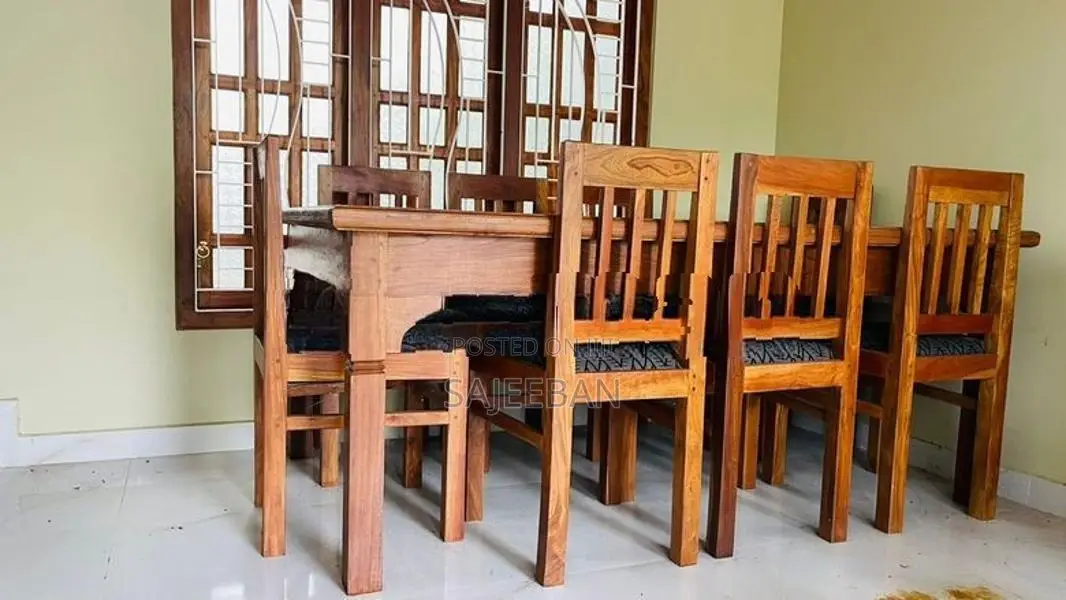 Vanni Teak Dinning Table