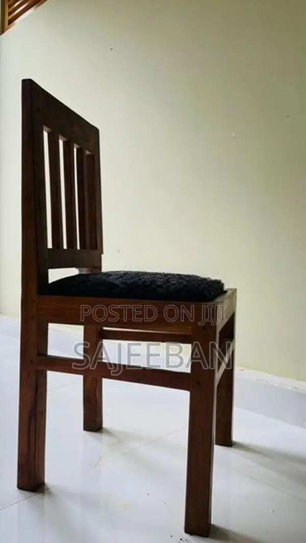 Vanni Teak Dinning Table