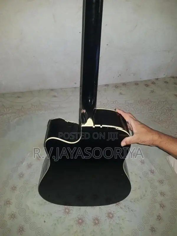 Box Guitar