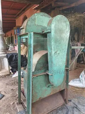 Coconut husk cutting machine