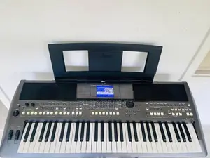 Yamaha PSR S 670 Keyboard