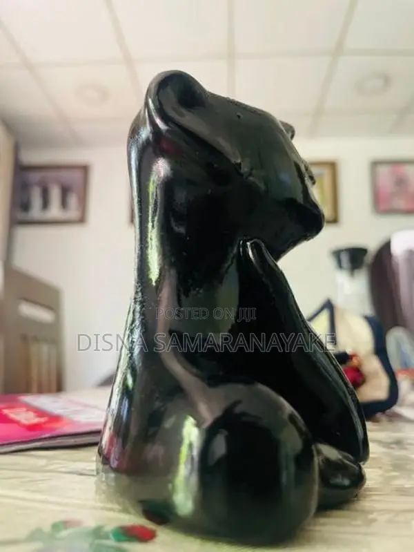 Vase showing a pain of woman