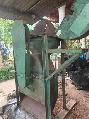 Coconut husk cutting machine