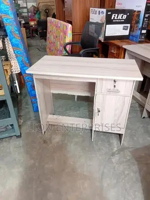 Melamine office tables 3ft