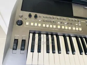 Yamaha PSR S 670 Keyboard