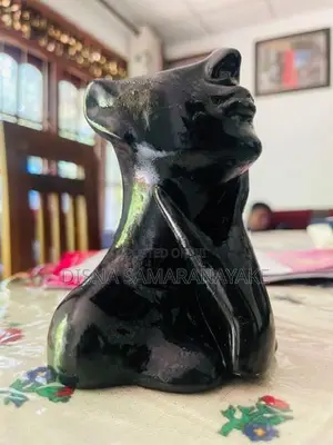 Vase showing a pain of woman