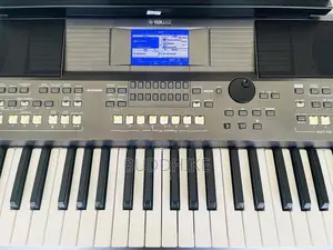 Yamaha PSR S 670 Keyboard