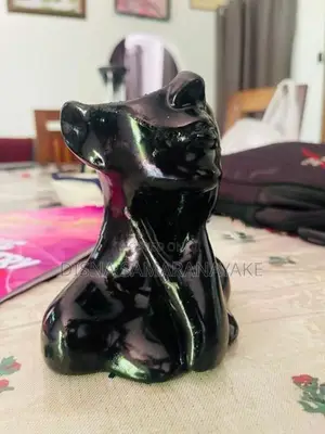 Vase showing a pain of woman