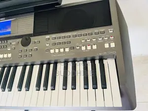 Yamaha PSR S 670 Keyboard