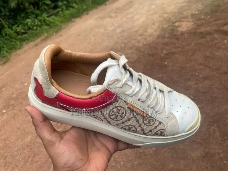 Tory Burch Sneaker
