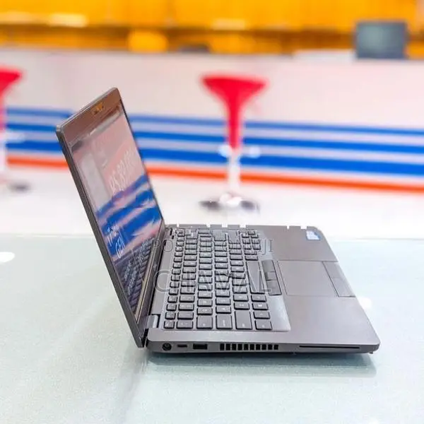 intel Core i7-8665U \8GB DDR4 Ram\ 256GB NVMe SSD