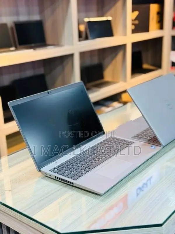 Dell Latitude 5520 - i5 11th Gen +8GB RAM /256GB NVME-15.6 Inch Laptop