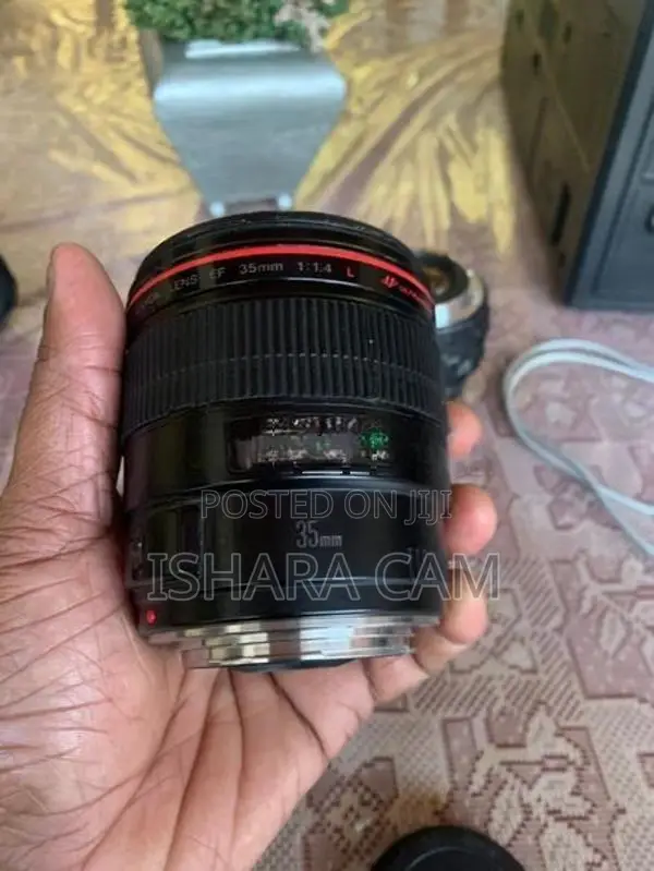 canon 35mm F1.4 L DSLR lens