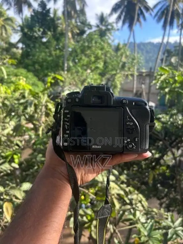 Nikon D7500