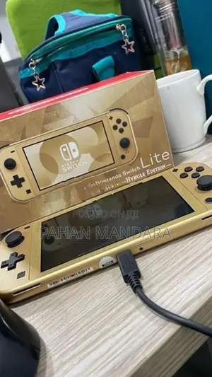 Nintendo Switch Lite Hyrule Edition