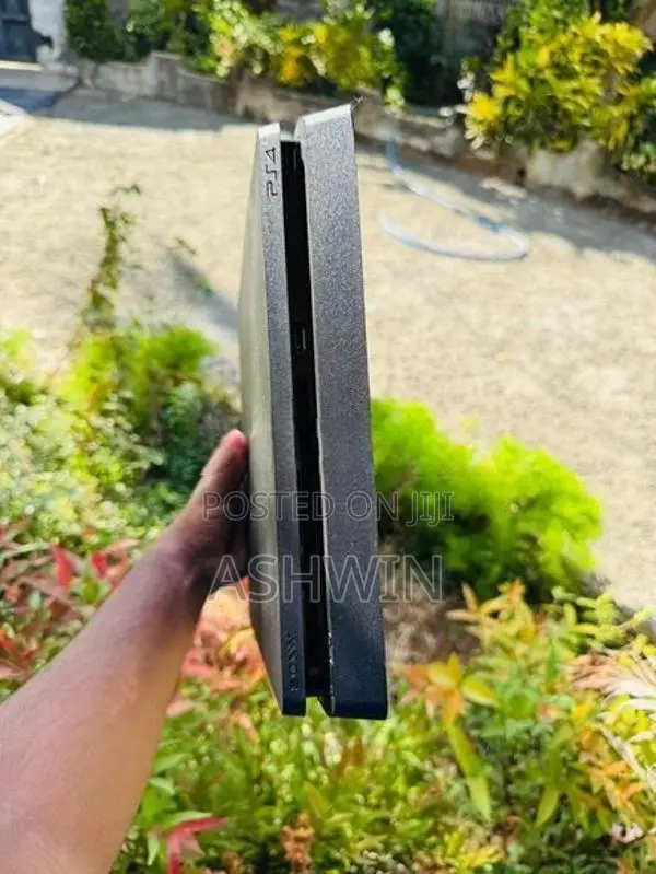 Play Station 4 1TB With Games
