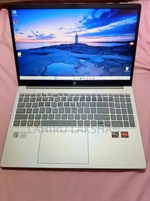 HP Laptop AMD RYZEN 3 - 7320U / 8GB RAM 512 SSD 15.6 FHD Windows 11