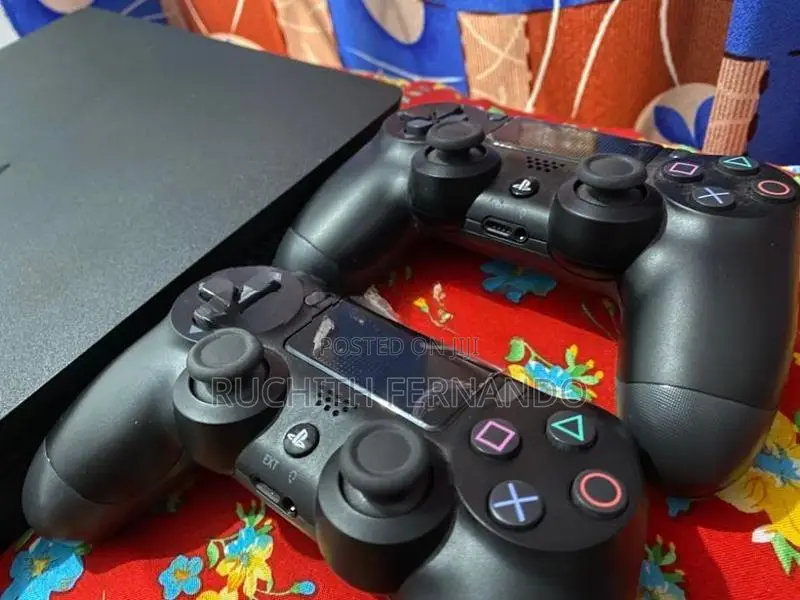 PS4 slim 500GB Consoles