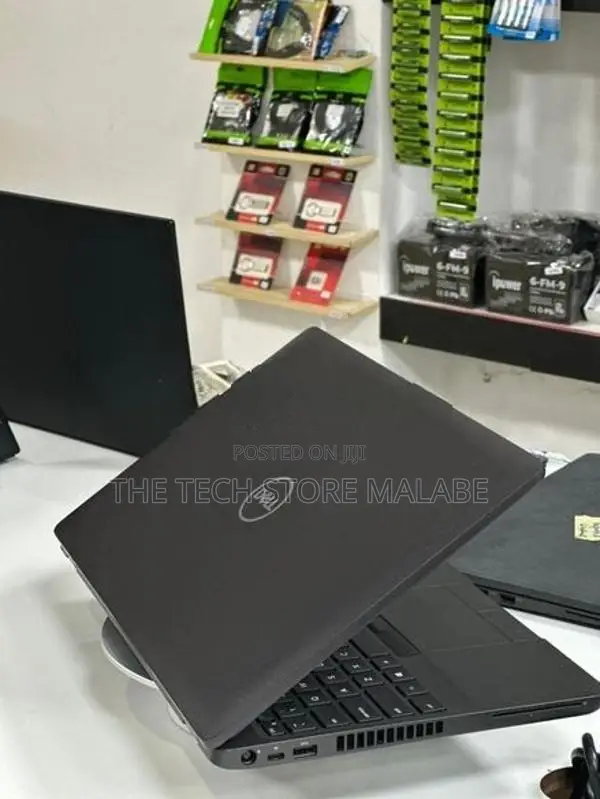 Dell Latitude 5500 (Touch) | 8GB 256 NVMe SSD