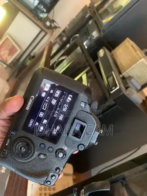 canon 6D DSLR body with lens