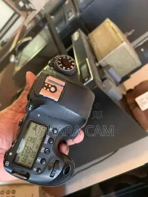 canon 6D DSLR body with lens