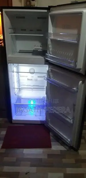 RDNT251120VWB beko Refrugerator, six months old,hardly used.